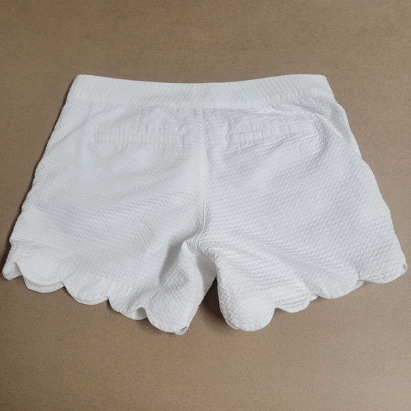 Lilly Pulitzer Buttercup Scalloped Resort White Shorts. - Picture 5 of 11
